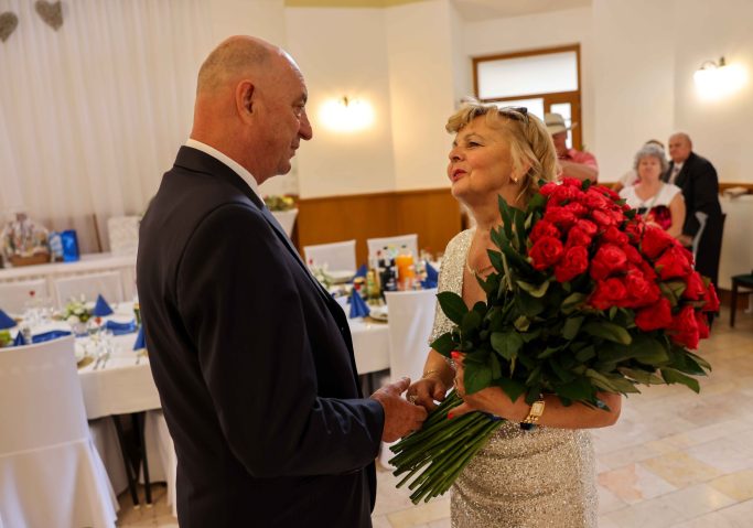 Wedding couple with a bunch of roses